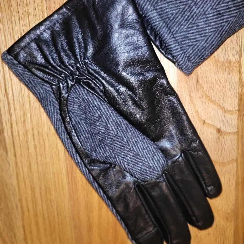 Gloves tech touch grey/black UNISEX New with tags Size M/L